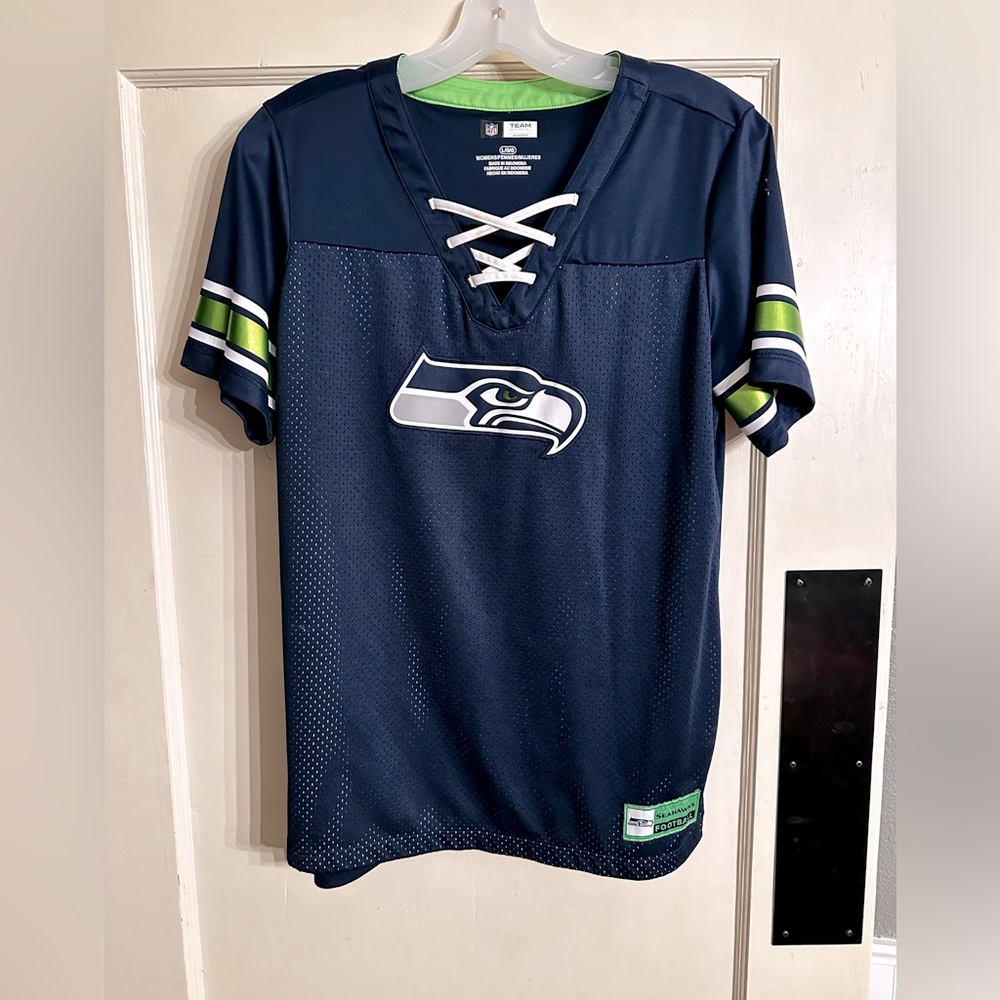 Women’s Large Seahawks top
